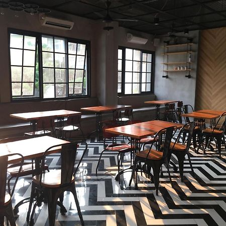 Cleo Hotel Jemursari Surabaya Eksteriør billede